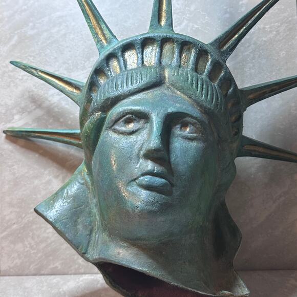 Red Robin Statue‎ of Liberty Head - Kitschy, Retro Americana - Large sized - Picture 12 of 13